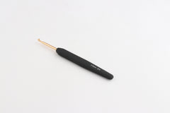 Gold Aluminum Single Ended Crochet Hooks with Black SoftÃ? FeelÃ? Handle 3.50 mm (E) Gold Aluminum Single Ended Crochet Hooks with Black SoftÃ? FeelÃ? Handle 3.50 mm (E)