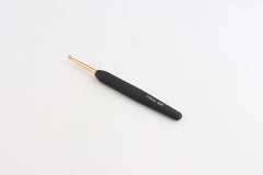 Gold Aluminum Single Ended Crochet Hooks with Black SoftÃ? FeelÃ? Handle 4.00 mm (G) Gold Aluminum Single Ended Crochet Hooks with Black SoftÃ? FeelÃ? Handle 4.00 mm (G)
