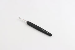 Silver Aluminium Single Ended Crochet Hook with black soft feel Handle 5.00 mm (H) Silver Aluminium Single Ended Crochet Hook with black soft feel Handle 5.00 mm (H)