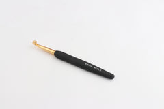 Gold Aluminum Single Ended Crochet Hooks with Black SoftÃ? FeelÃ? Handle 6.50 (K) Gold Aluminum Single Ended Crochet Hooks with Black SoftÃ? FeelÃ? Handle 6.50 (K)