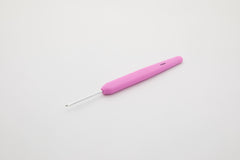Waves Aluminium Single Ended Crochet Hooks with colorful soft feel handle 2.50mm Fuchsia